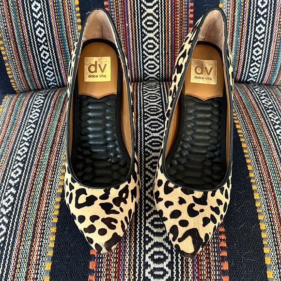 DV Dolce Vita Calf Hair Leopard Pumps 8 EUC - Picture 2 of 8